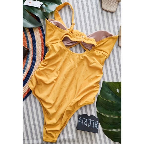 Shade & Shore Asymmetric Twist One Piece Swimsuit - Picture 2 of 7